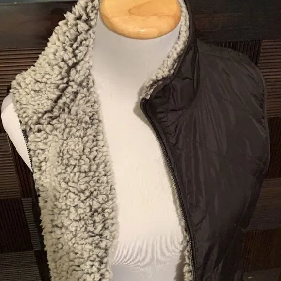 Francesca’s Harpers Heritage reversible vest - Picture 4 of 5